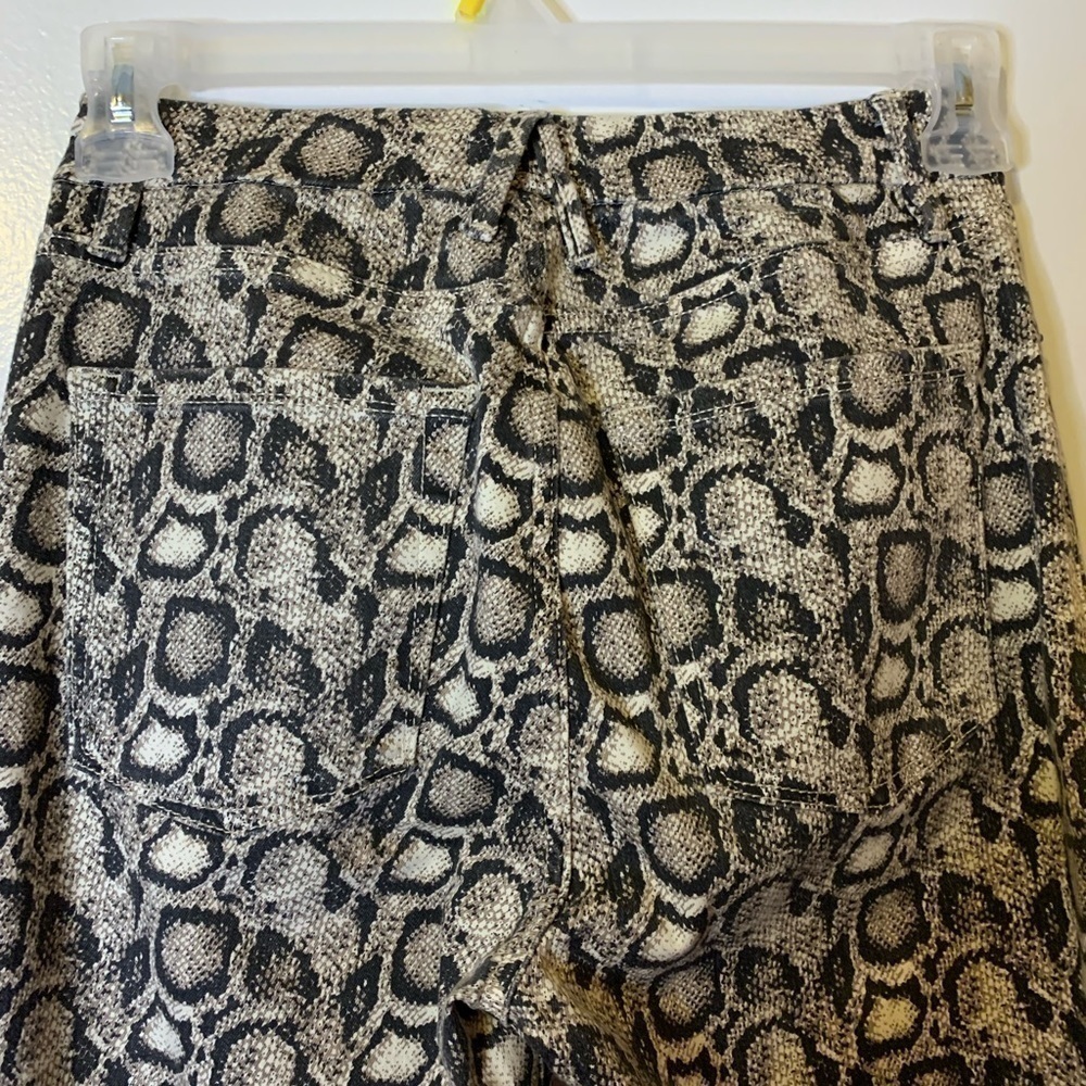 GOOD AMERICAN NET SNAKESKIN PRINT JEANS - Picture 3 of 7